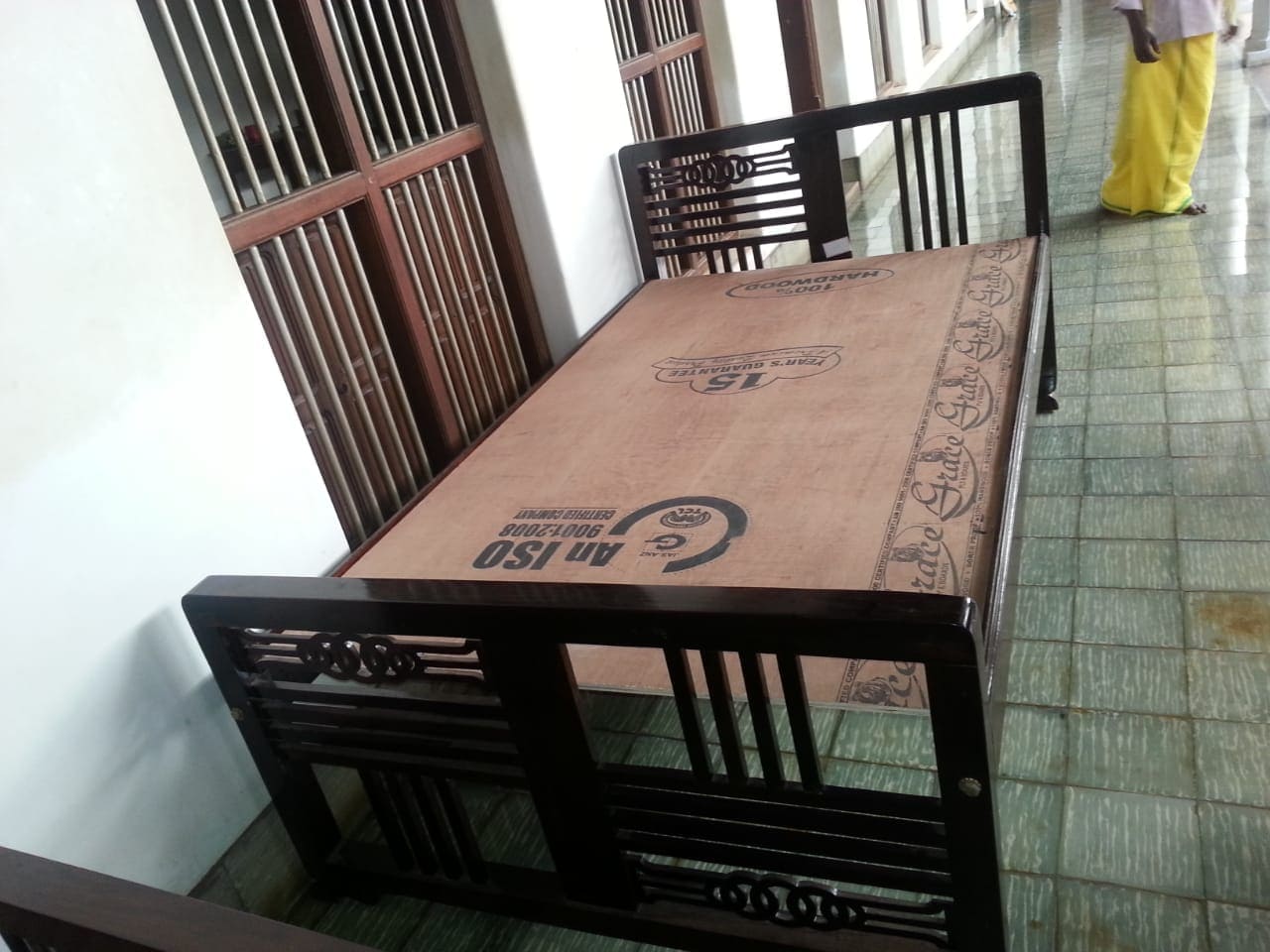  Wooden Bed