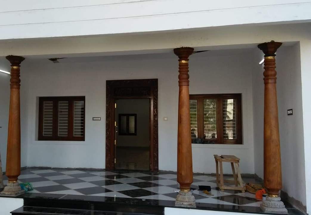  Traditional wooden pillar in Karaikudi